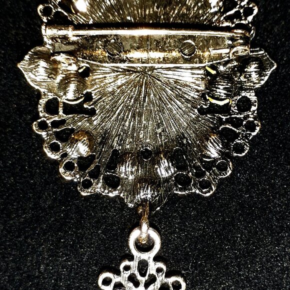 Vintage Style Victorian Queen's Cameo Antique Brooch Pin - Delicate & Lovely!! - Picture 4 of 4